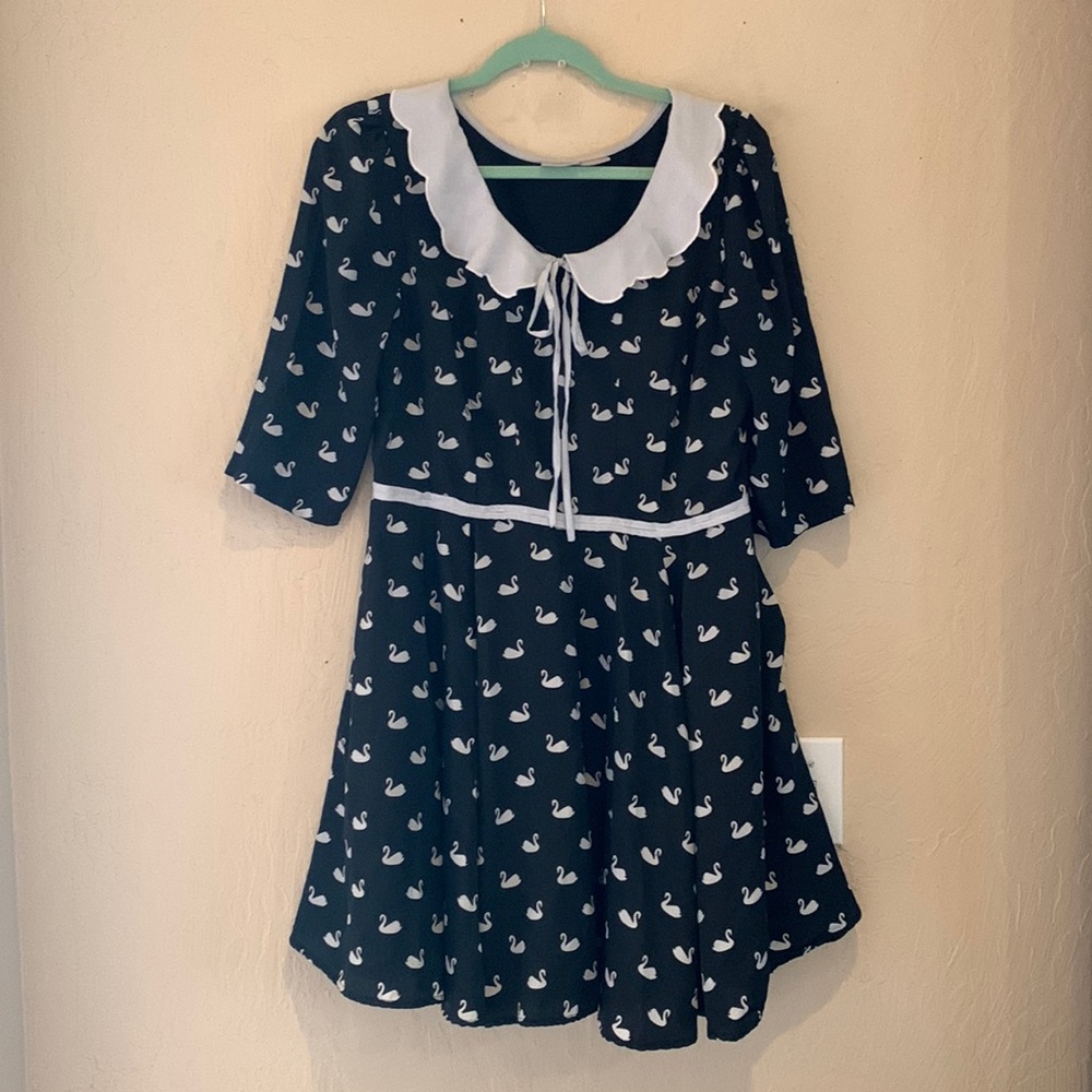 ModCloth Swan Print Dress 🦢